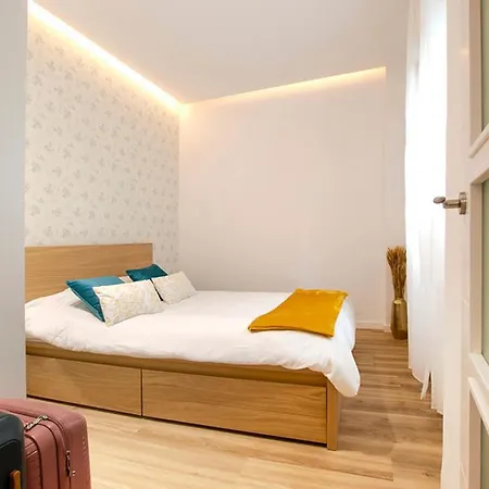 Apartment Office Reina 7 *